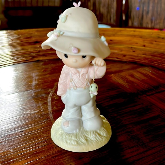 Boy fishing figurine - Picture 1 of 4